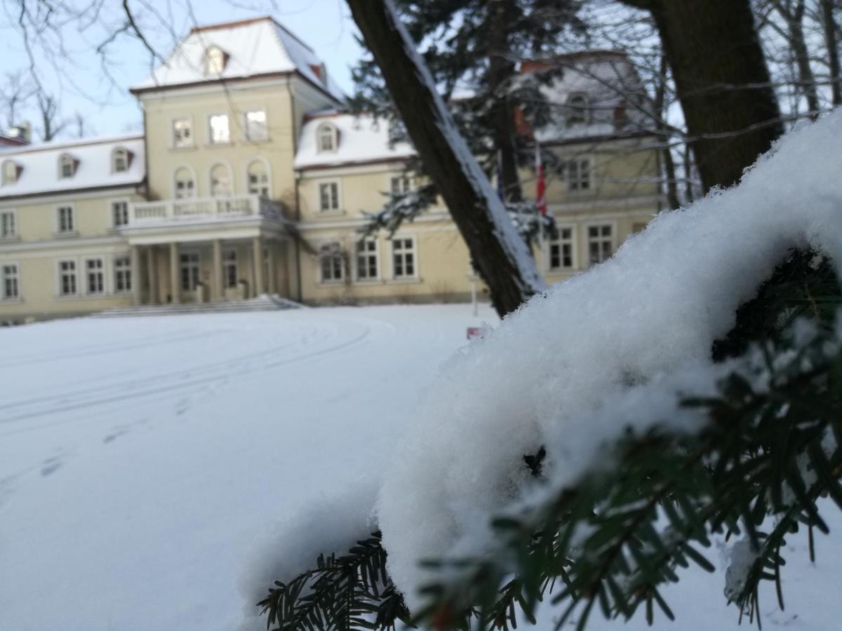 Dwór Sieraków Exterior foto