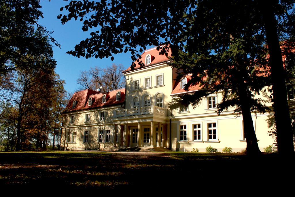 Dwór Sieraków Exterior foto