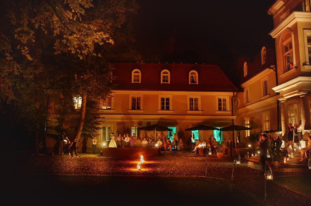 Dwór Sieraków Exterior foto