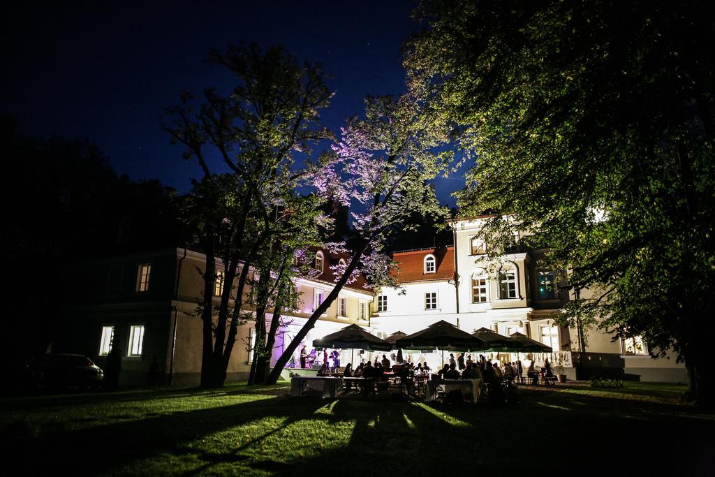 Dwór Sieraków Exterior foto