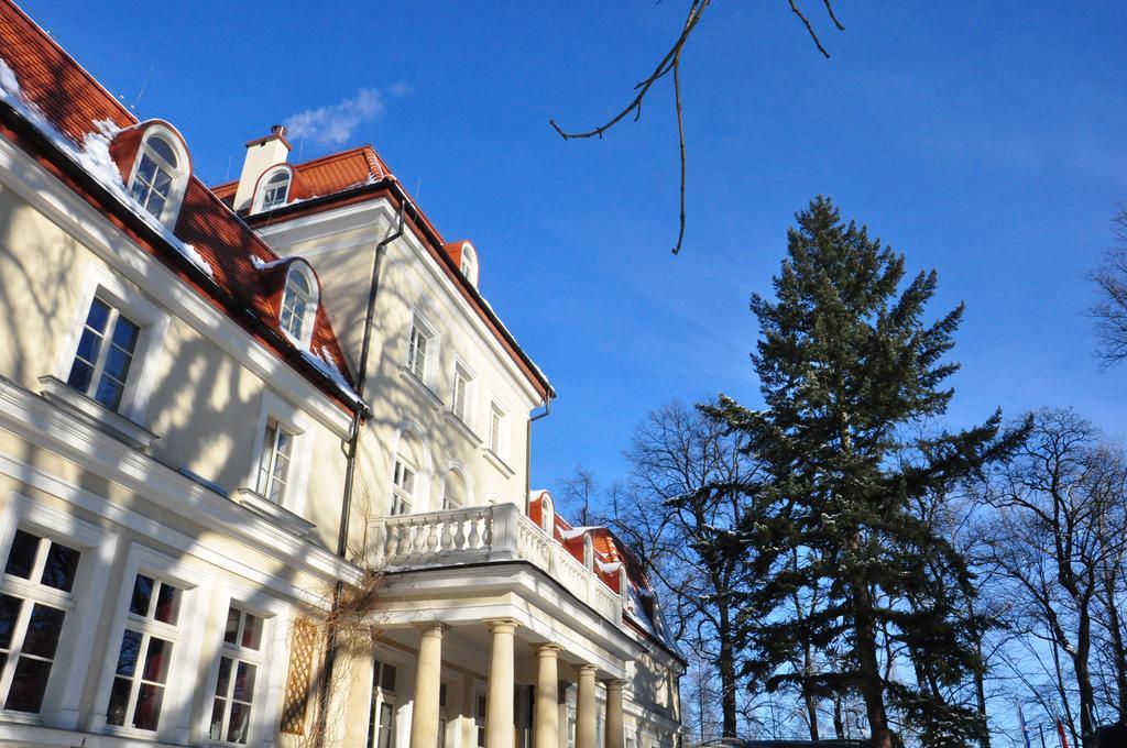 Dwór Sieraków Exterior foto