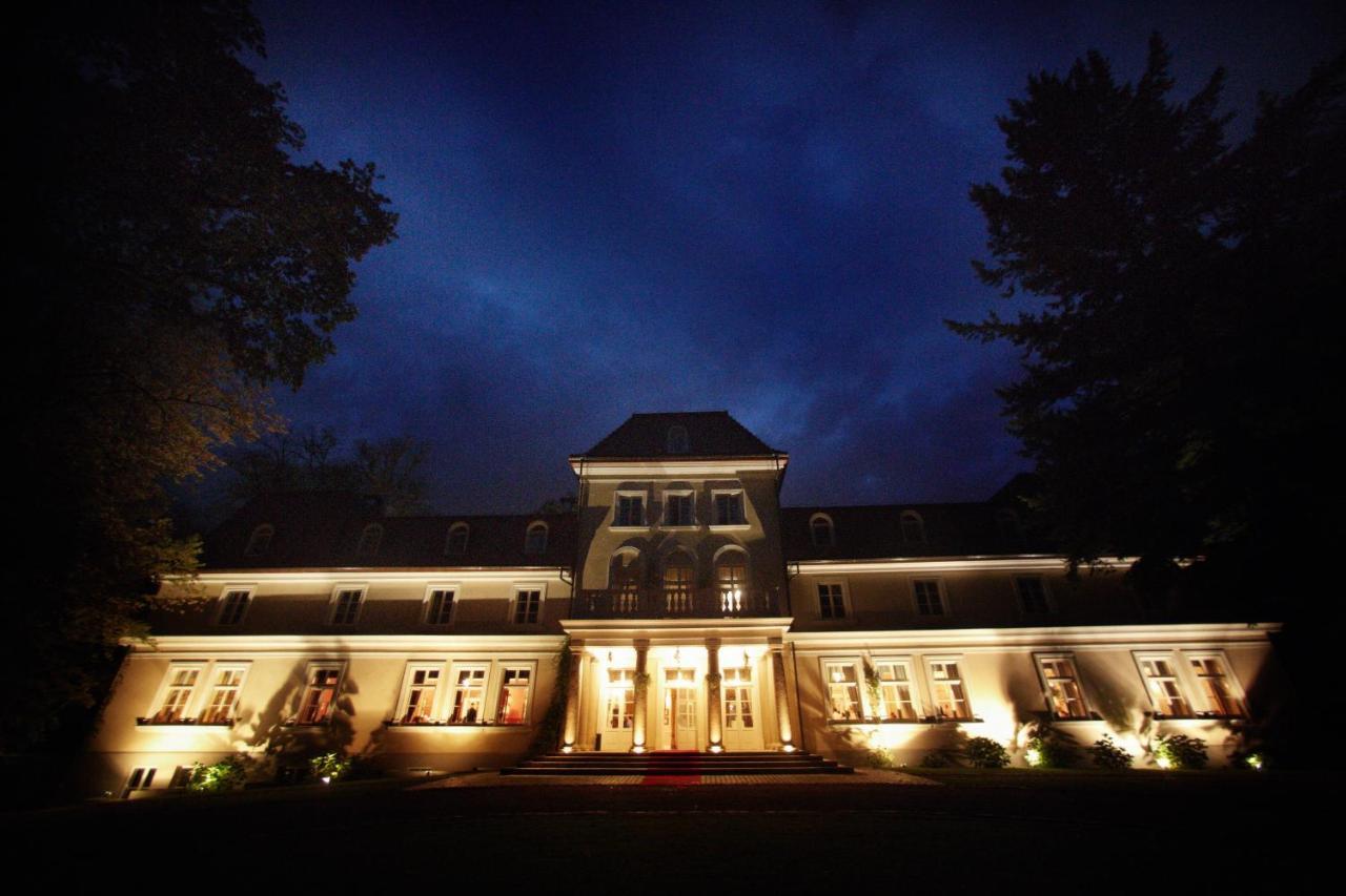 Dwór Sieraków Exterior foto